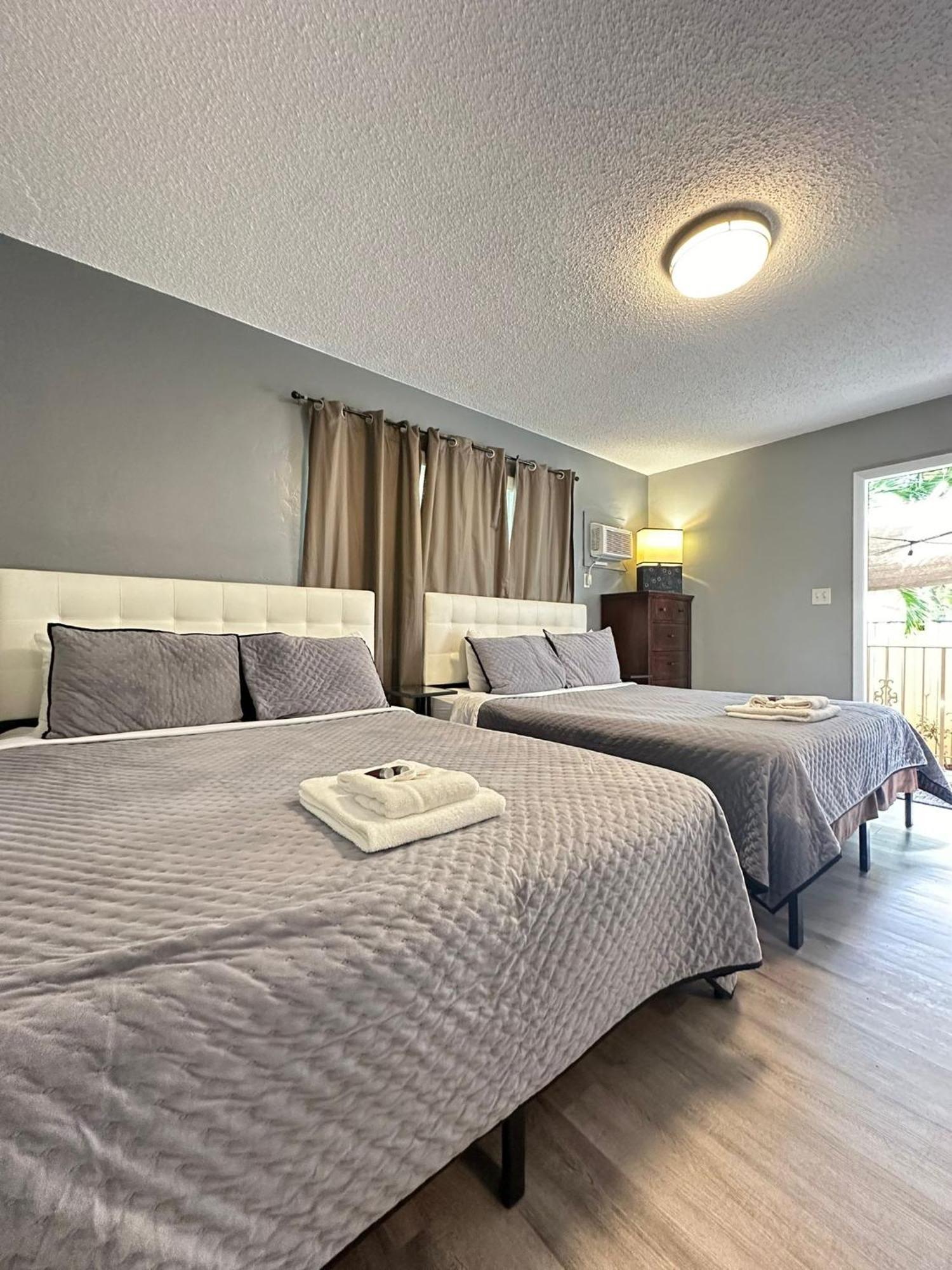 Sheridan Guesthouse ดาเนียบีช ภายนอก รูปภาพ