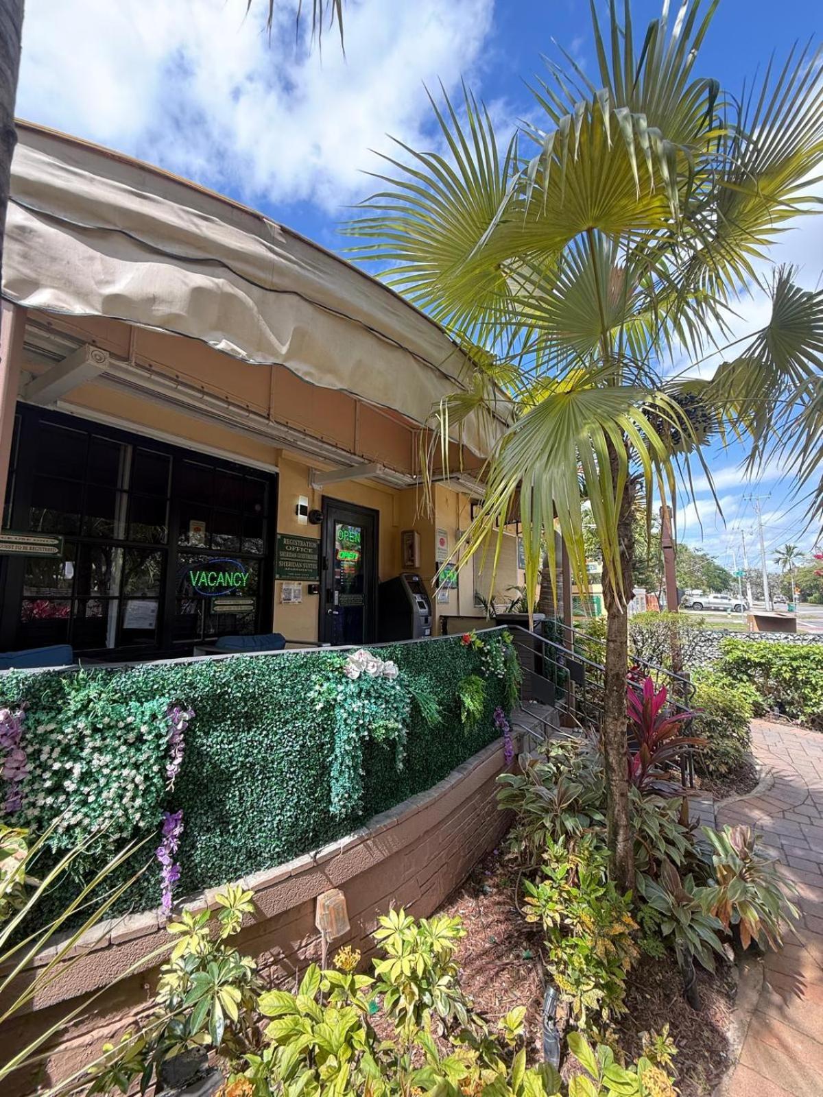 Sheridan Guesthouse ดาเนียบีช ภายนอก รูปภาพ